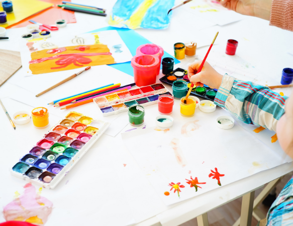 Zajęcie plastyczne jako zajęcie z elementami ruchu kształtujące umiejętności społeczne